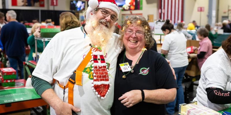 Couple volunteering at a processing centre