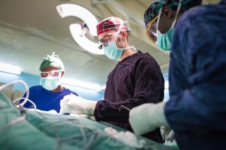 Volunteer Doctors performing surgery