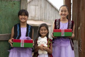 Siblings with shoeboxes