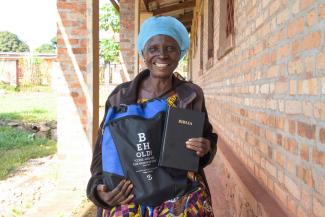 Patients received the gift of restored sight, encouragement from our team, the saving message of the Gospel, and their very own copy of God’s Word.