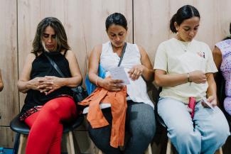 Yeiny (left) prays with other expecting mothers at the training session.